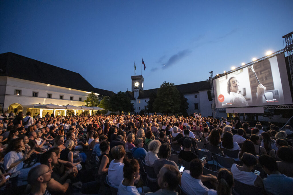 Film pod zvezdami se je začel